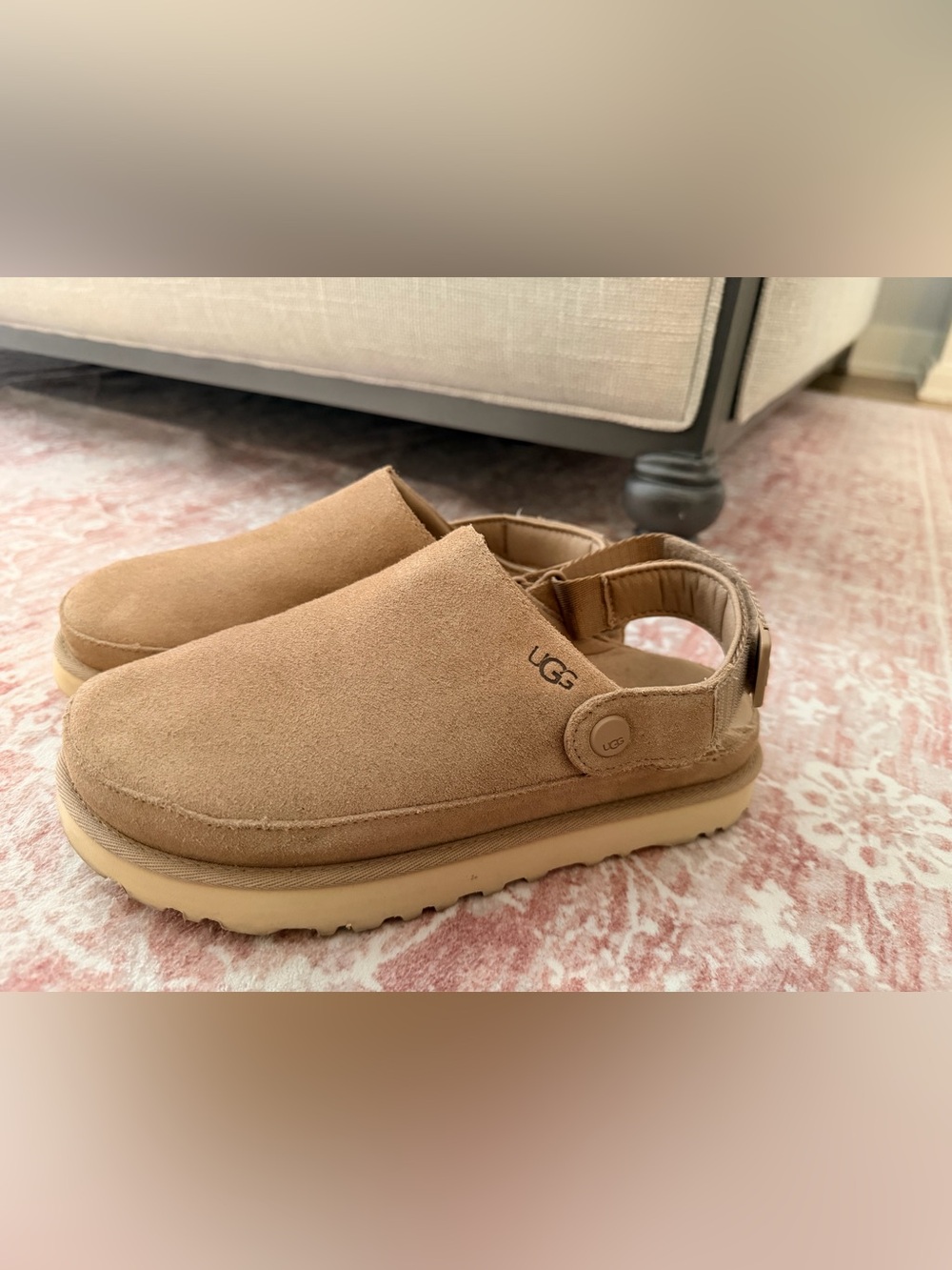 UGG Women’s Goldenstar Clog Sz 8